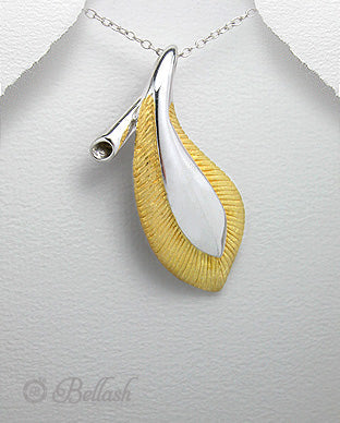 Dije de Pluma de Plata Ley 925 Chapado en Oro de 14K - 925 Sterling Silver Plated with 14K Gold Feather Pendant - ID: 111986208 Bellash