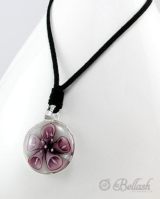 Dije Redondo Artesanal de Cristal Murano con Flor Morada Interior (Incluye Cordon Textil) - Murano Glass Inner Purple Flower Handmade Round Pendant Necklace (Textile Cord Included) - ID: 52755374 Bellash
