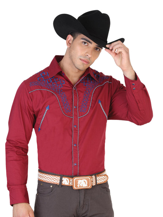 Camisa Vaquera Bordada Manga Larga Burgandy para Hombre 'El Señor de los Cielos' - ID: 42475 Camisas Bordadas El Señor de los Cielos Burgandy