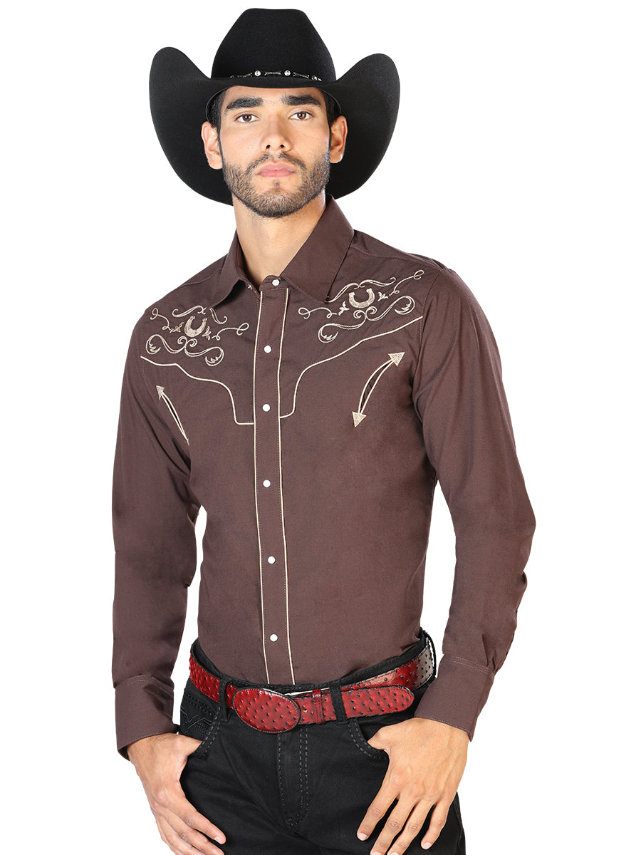 Camisa Vaquera Bordada Manga Larga Cafe para Hombre 'El Señor de los Cielos' - ID: 42943 Camisas Bordadas El Señor de los Cielos Brown