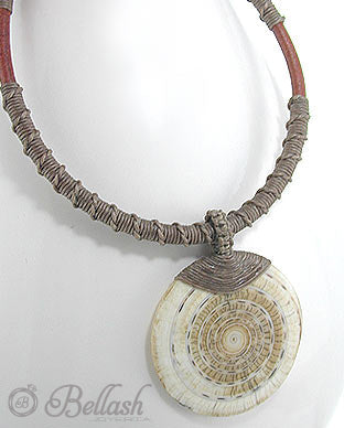 Collar Vintage Artesanal de Madera, Concha, Piel y Algodon - Wood, Shell, Leather and Cotton Vintage Handmade Necklace - ID: 41705117 Bellash
